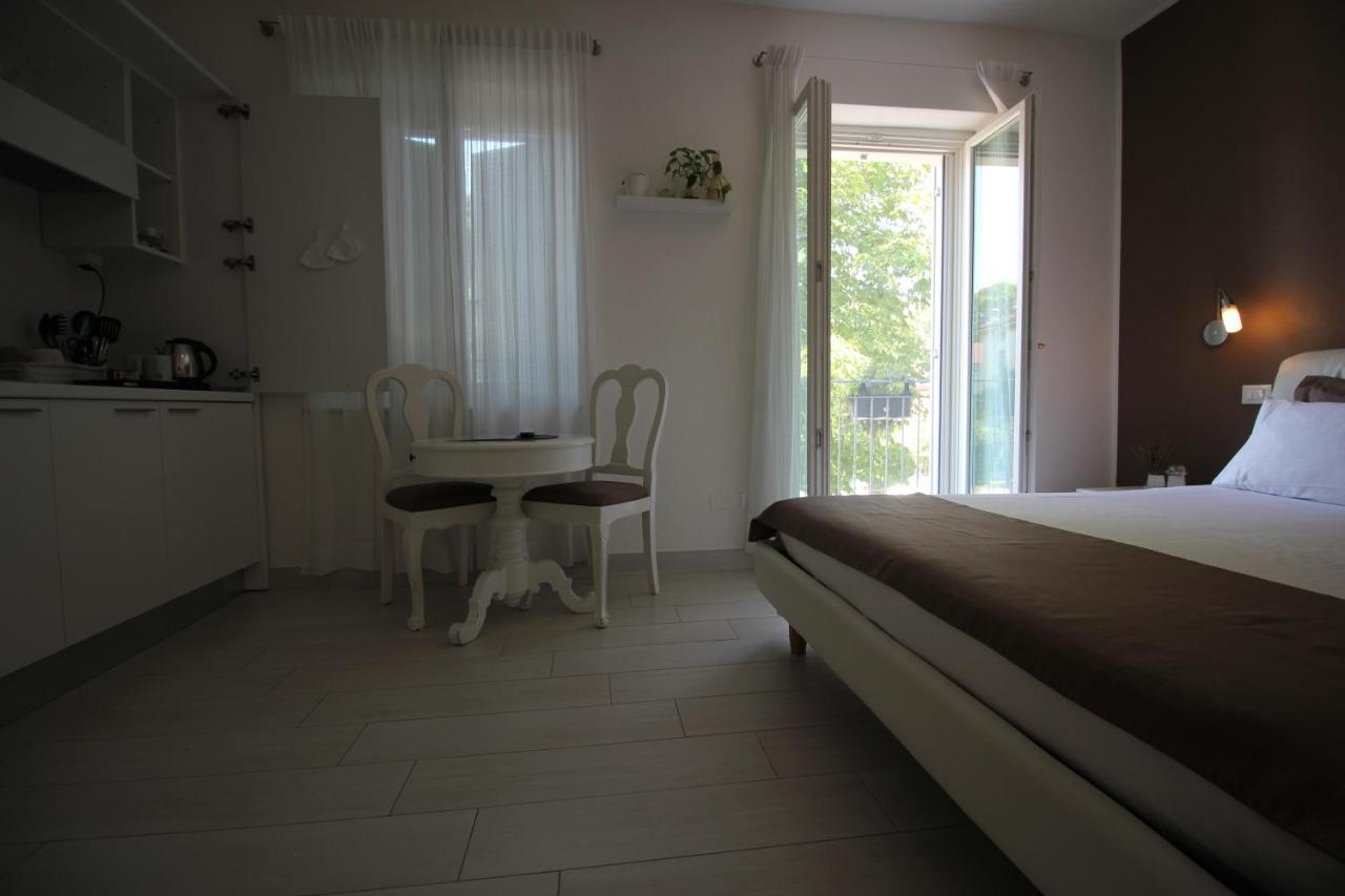 Rooms Il Punto Песк'єра-дель-Гарда Екстер'єр фото