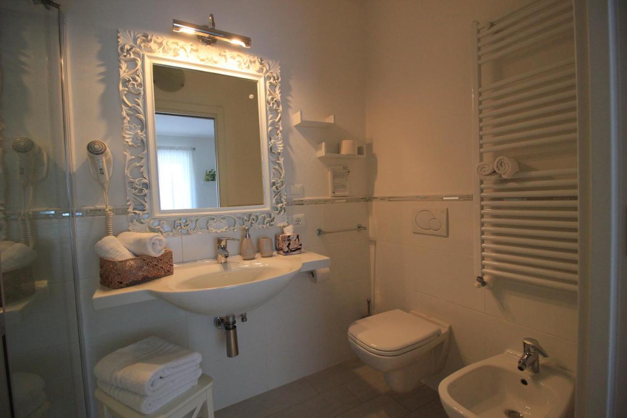 Rooms Il Punto Песк'єра-дель-Гарда Екстер'єр фото