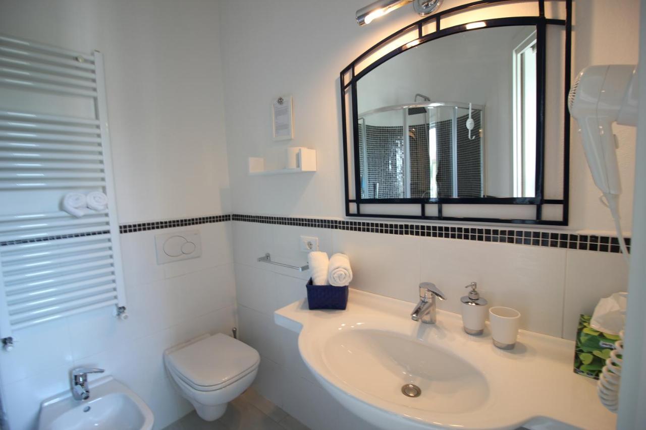Rooms Il Punto Песк'єра-дель-Гарда Екстер'єр фото