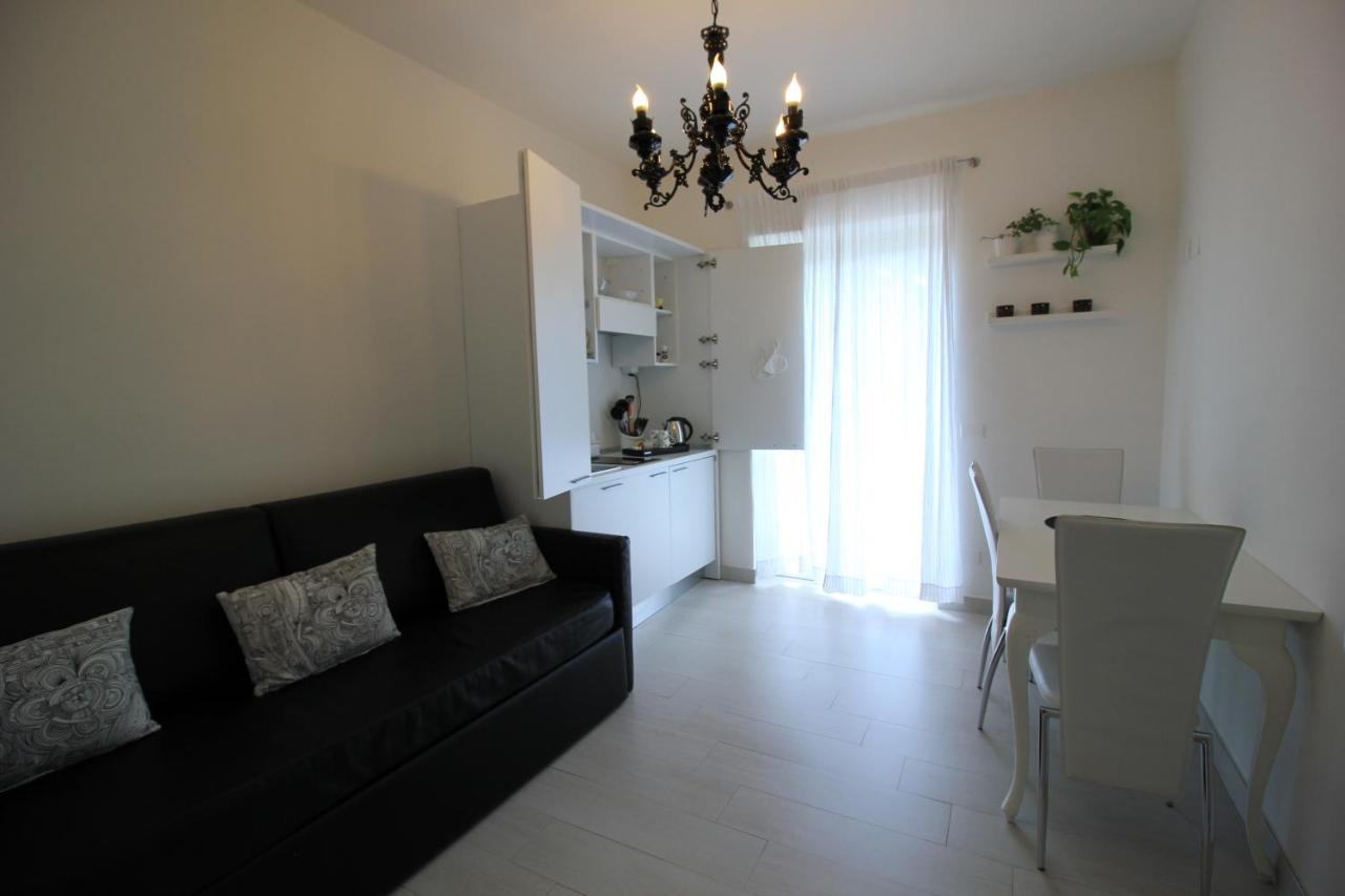 Rooms Il Punto Песк'єра-дель-Гарда Екстер'єр фото