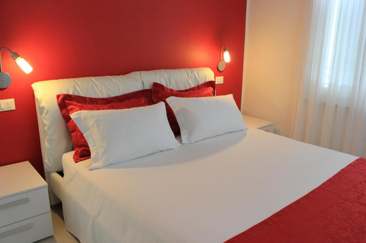 Rooms Il Punto Песк'єра-дель-Гарда Екстер'єр фото