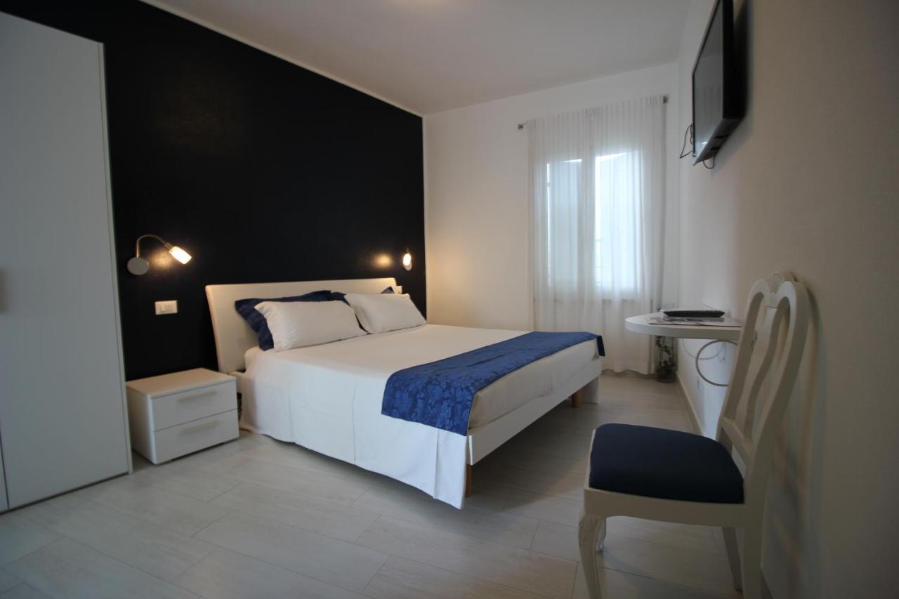 Rooms Il Punto Песк'єра-дель-Гарда Екстер'єр фото