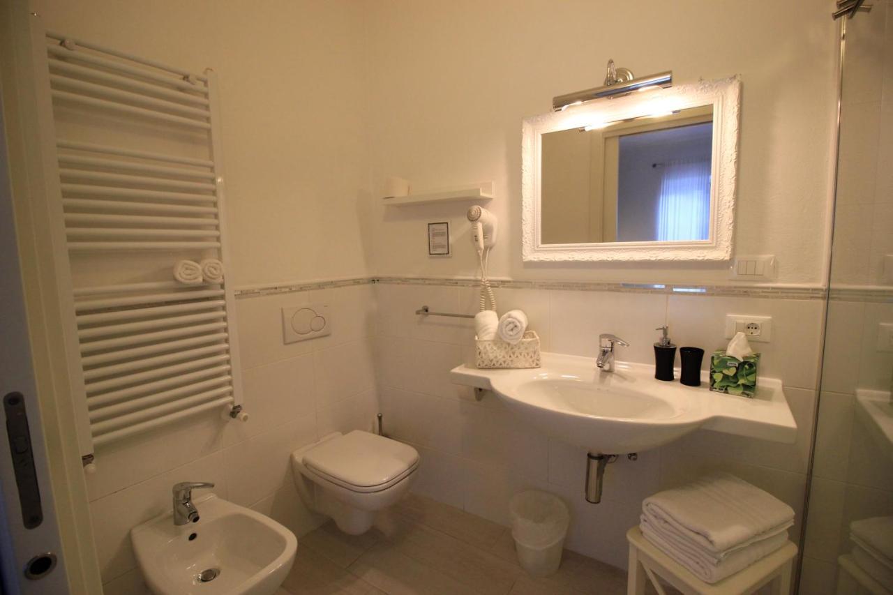 Rooms Il Punto Песк'єра-дель-Гарда Екстер'єр фото